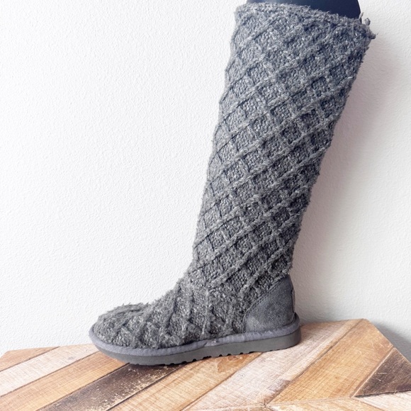 Ugg Lattice Knit Gray Quilted Women's Boots - Picture 4 of 15
